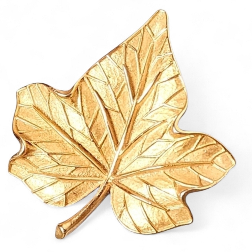 Crown Trifari Maple Leaf Brooch Textured Gold Tone Vintage 2" Canadian Pride